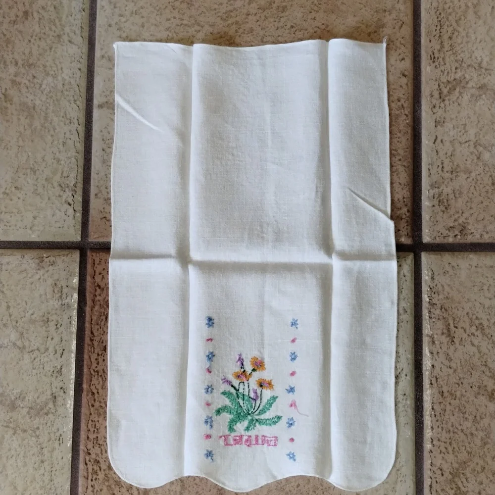 Vintage Linen Guest Towels